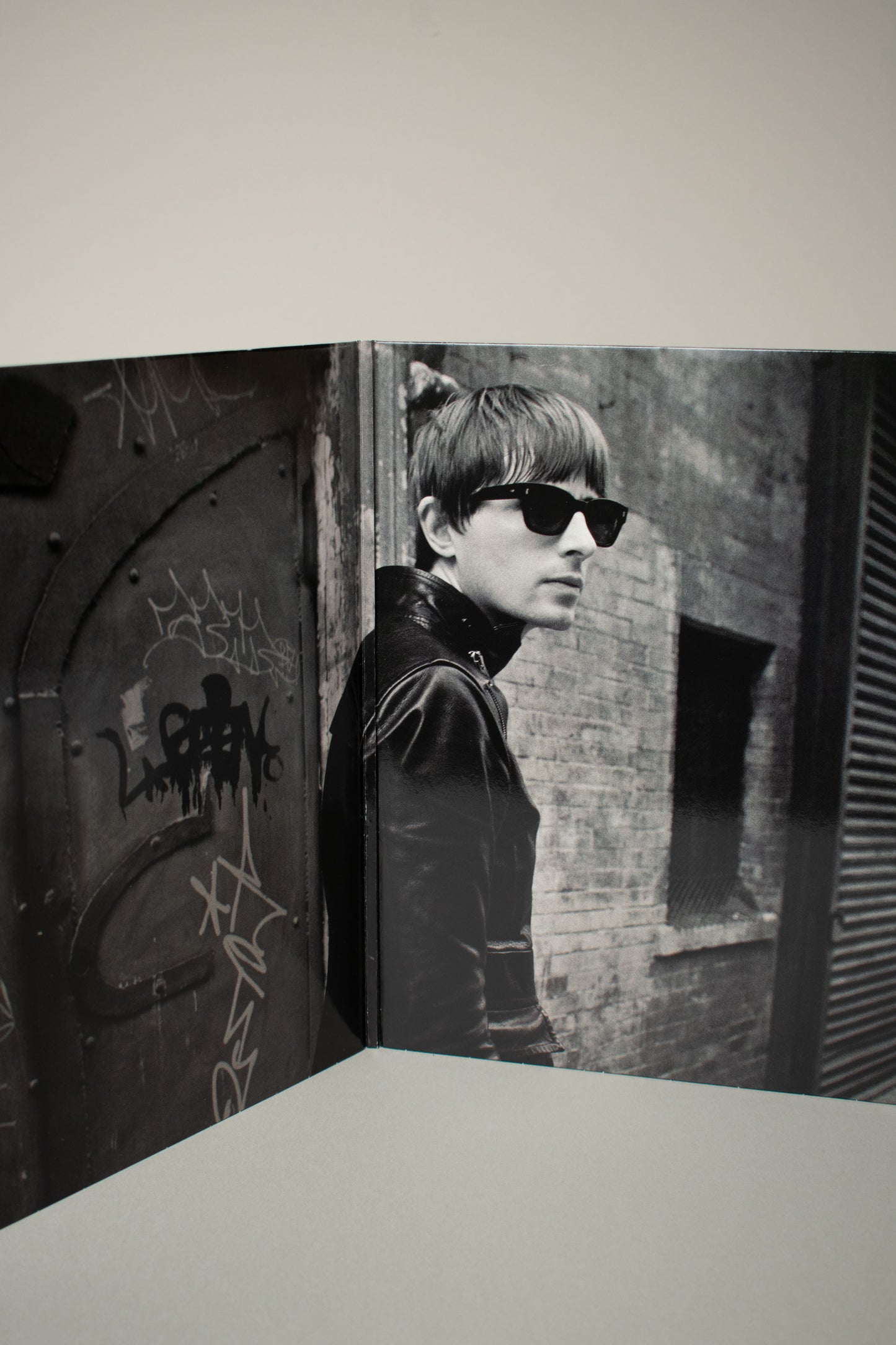 Cold Cave – Love Comes Close (US, 2xLP Album, 2018)